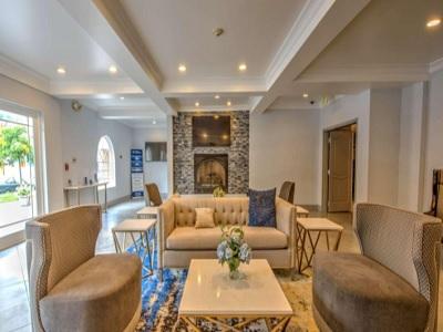 Western Media Center Inn&suites Hotel