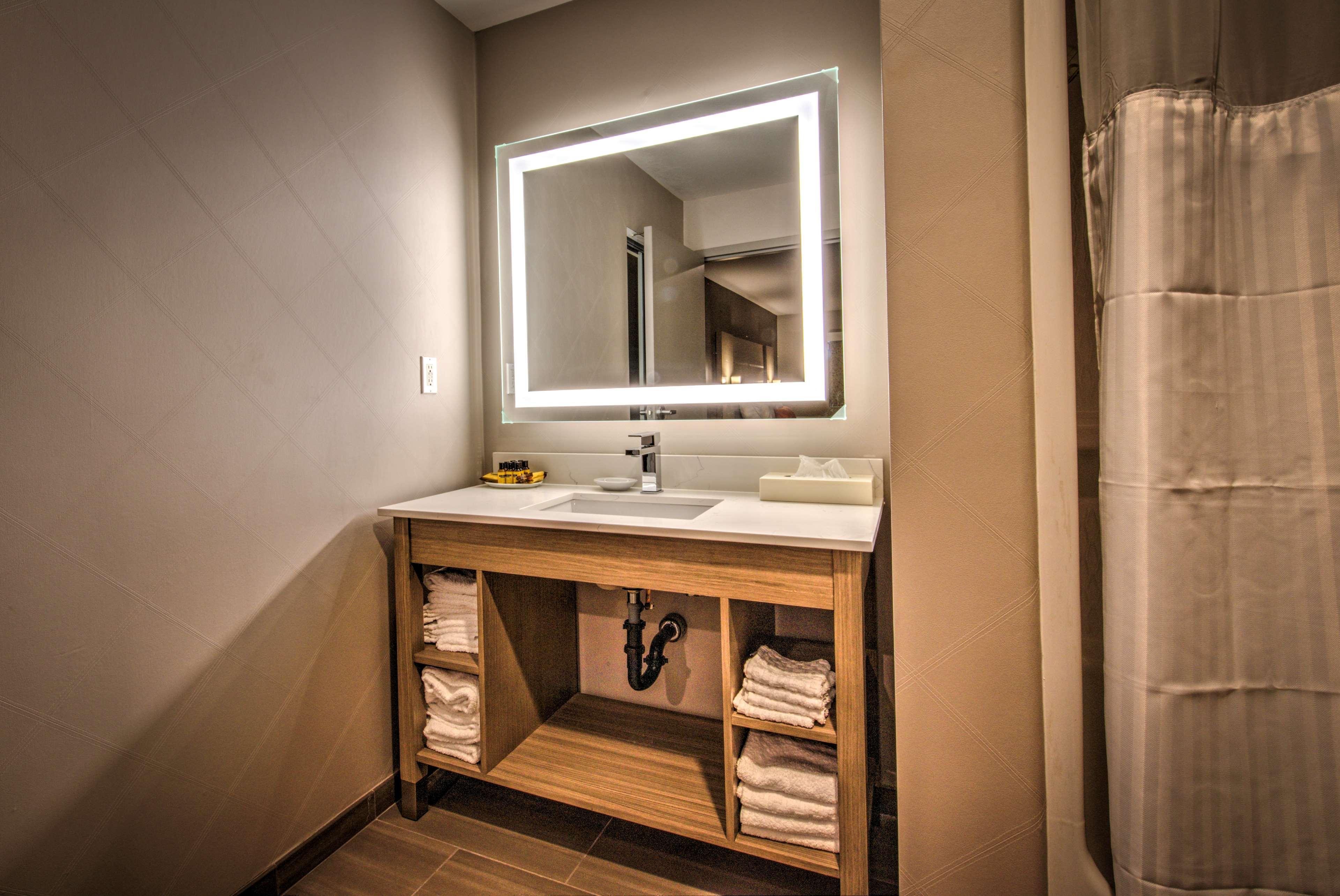 Western Media Center Inn&suites