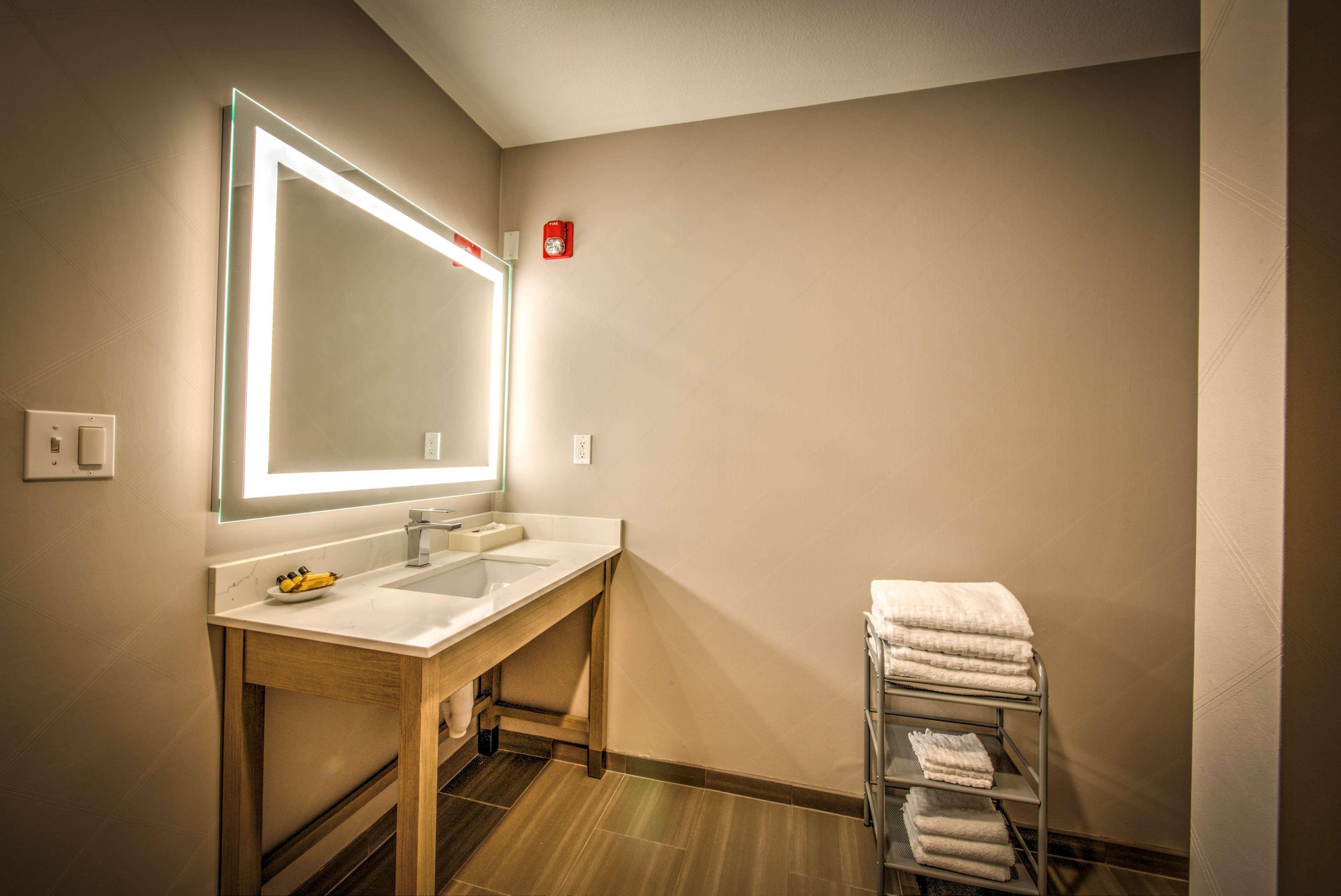 Western Media Center Inn&suites Hotel 3*
