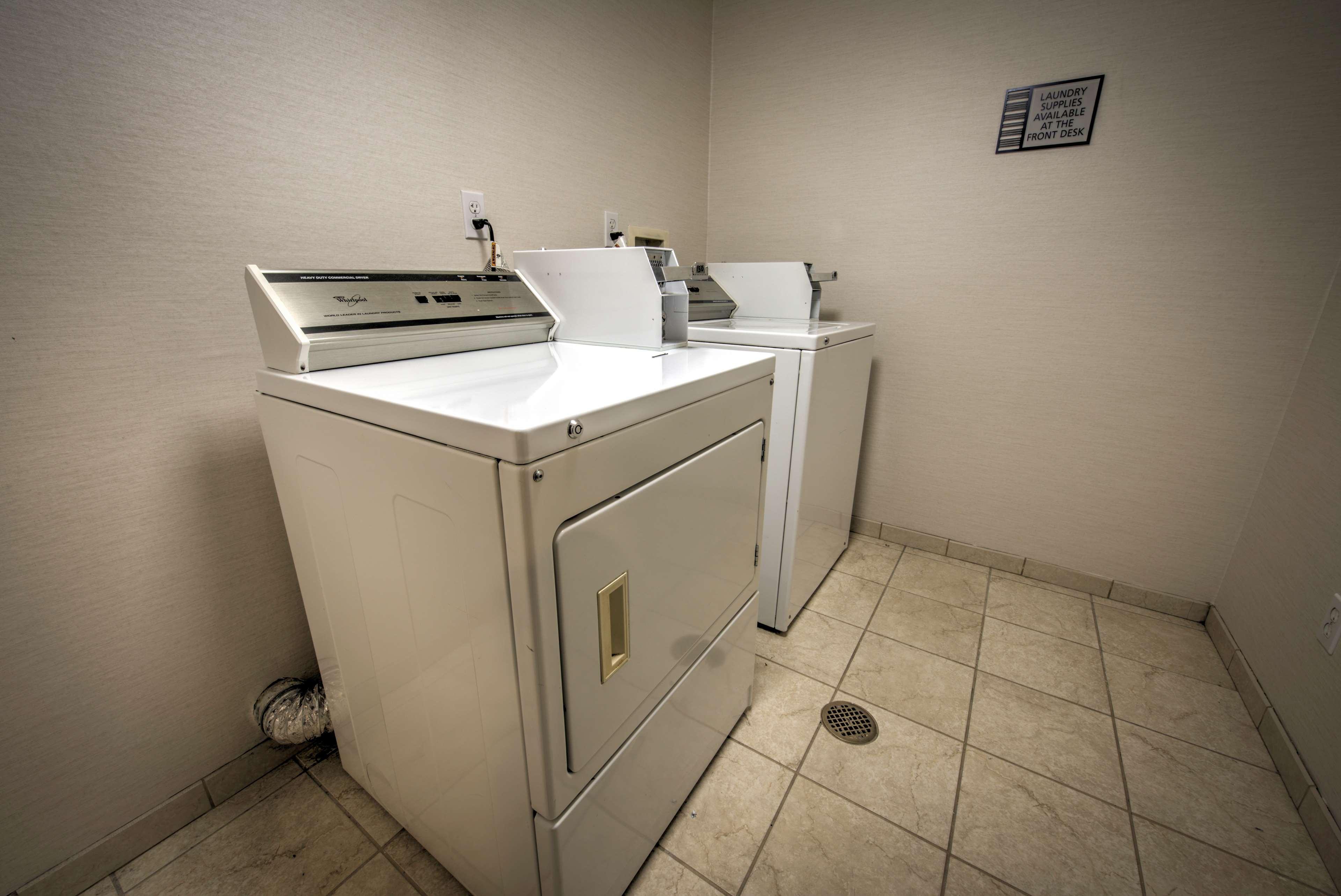 Western Media Center Inn&suites Hotel