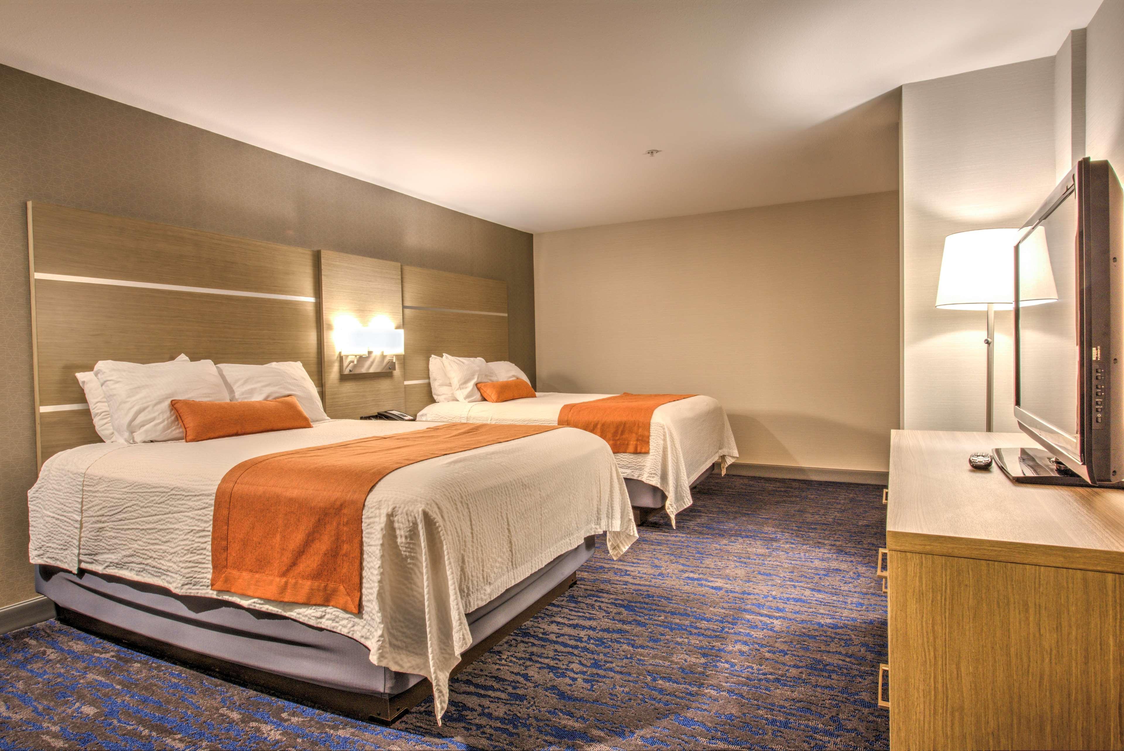 Western Media Center Inn&suites 3*