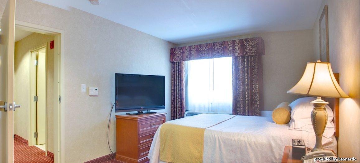 Western Media Center Inn&suites Hotel